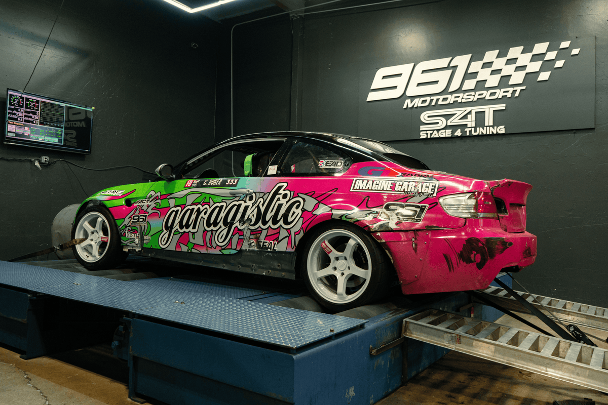 Garagistic BMW drift car on Katana HR05 Gloss White